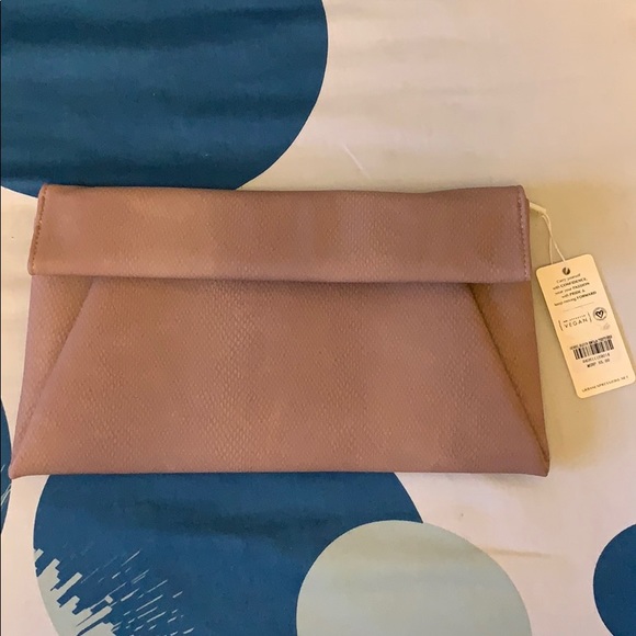 Urban Expressions Handbags - NWT URBAN EXPRESSIONS Emilia clutch